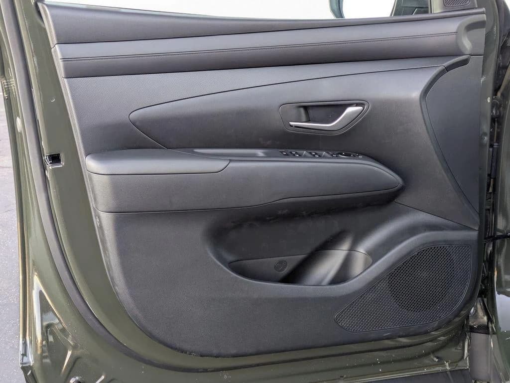 Hyundai Tucson SEL FWD 2026 — side view