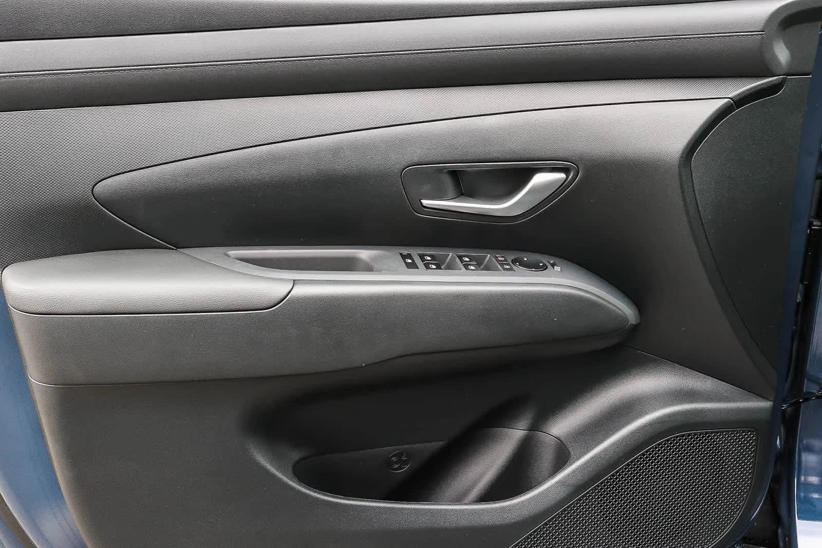 Hyundai Tucson SEL Plus FWD 2026 — side view