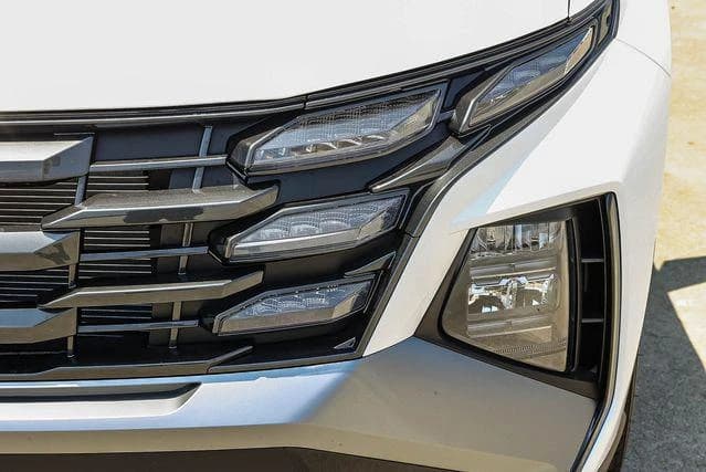 Hyundai Tucson SEL FWD 2026 — side view