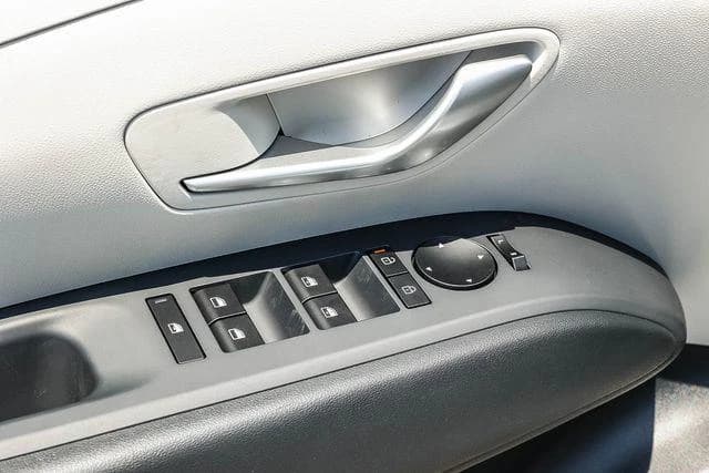 Hyundai Tucson SEL FWD 2026 — side view