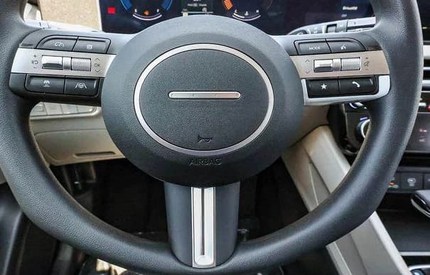 Hyundai Tucson SEL FWD 2026 — side view
