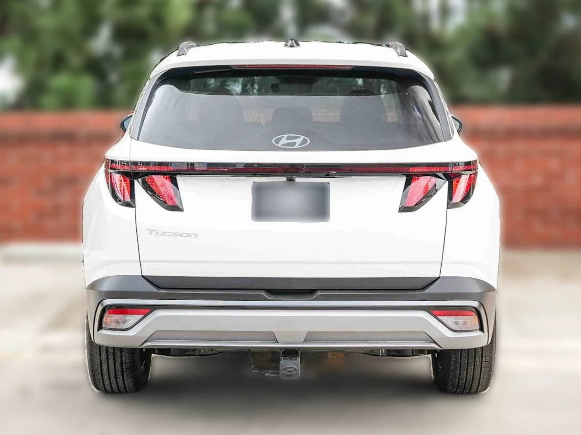 Hyundai Tucson SEL Plus FWD 2026 — side view