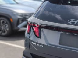 Hyundai Tucson SEL FWD 2026 — side view