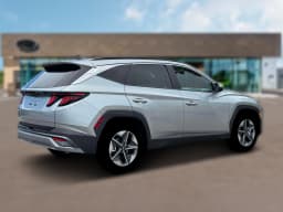 Hyundai Tucson SEL FWD 2026 — side view