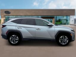 Hyundai Tucson SEL FWD 2026 — side view