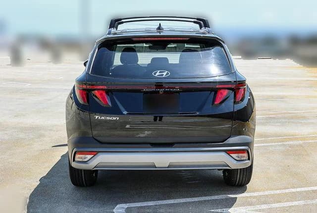 Hyundai Tucson SEL Plus FWD 2026 — side view