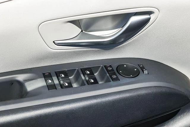 Hyundai Tucson SEL Plus FWD 2026 — side view