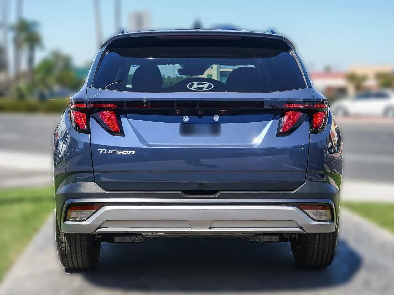 Hyundai Tucson SEL FWD 2026 — side view
