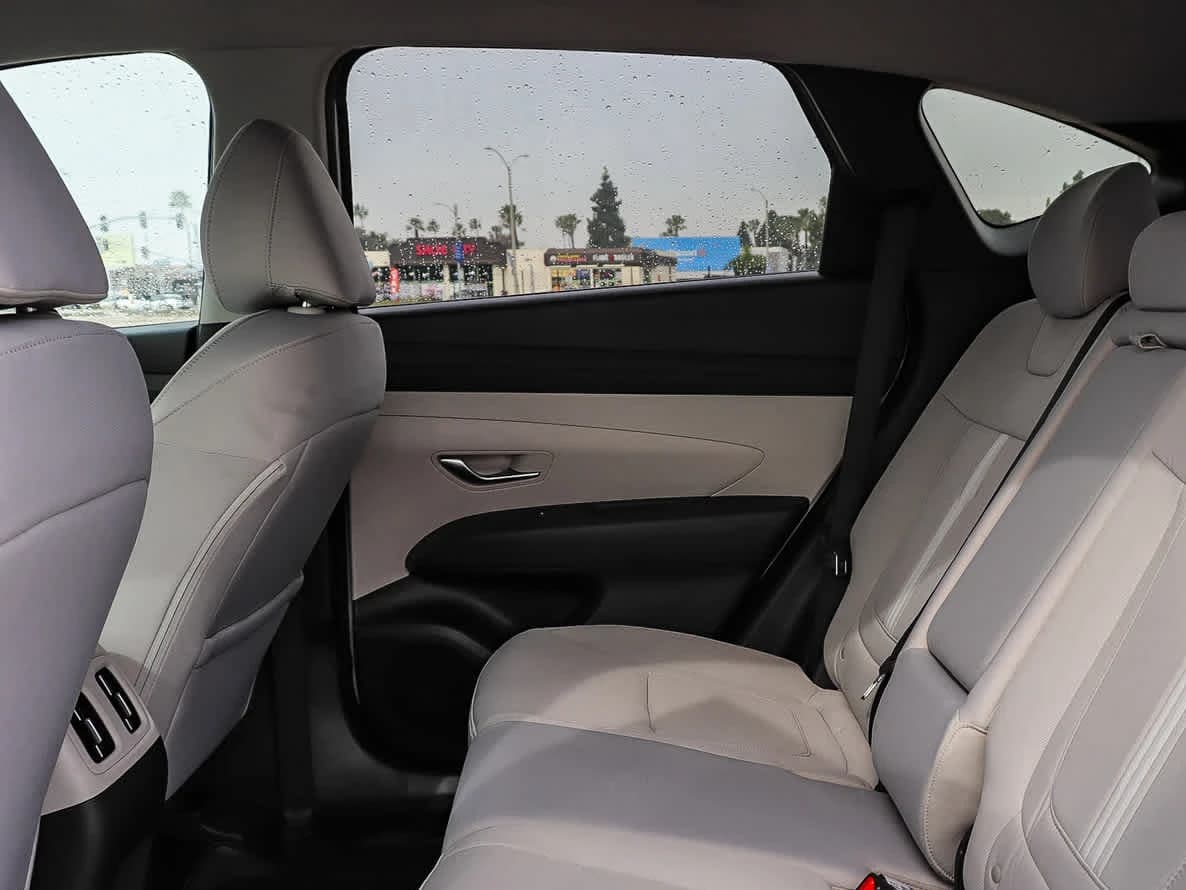 Hyundai Tucson SEL FWD 2026 — side view