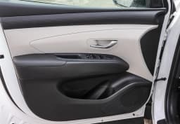 Hyundai Tucson SEL FWD 2026 — side view