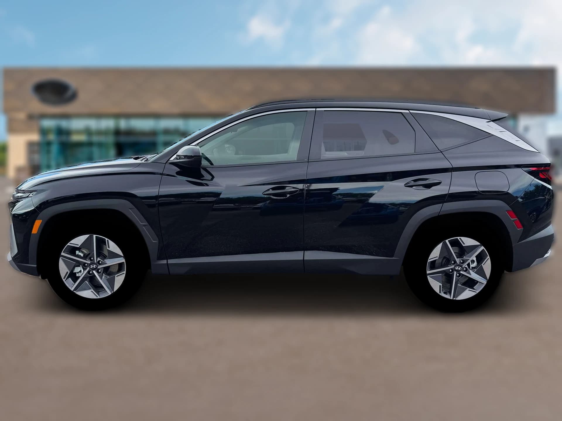 Hyundai Tucson SEL FWD 2026 — side view