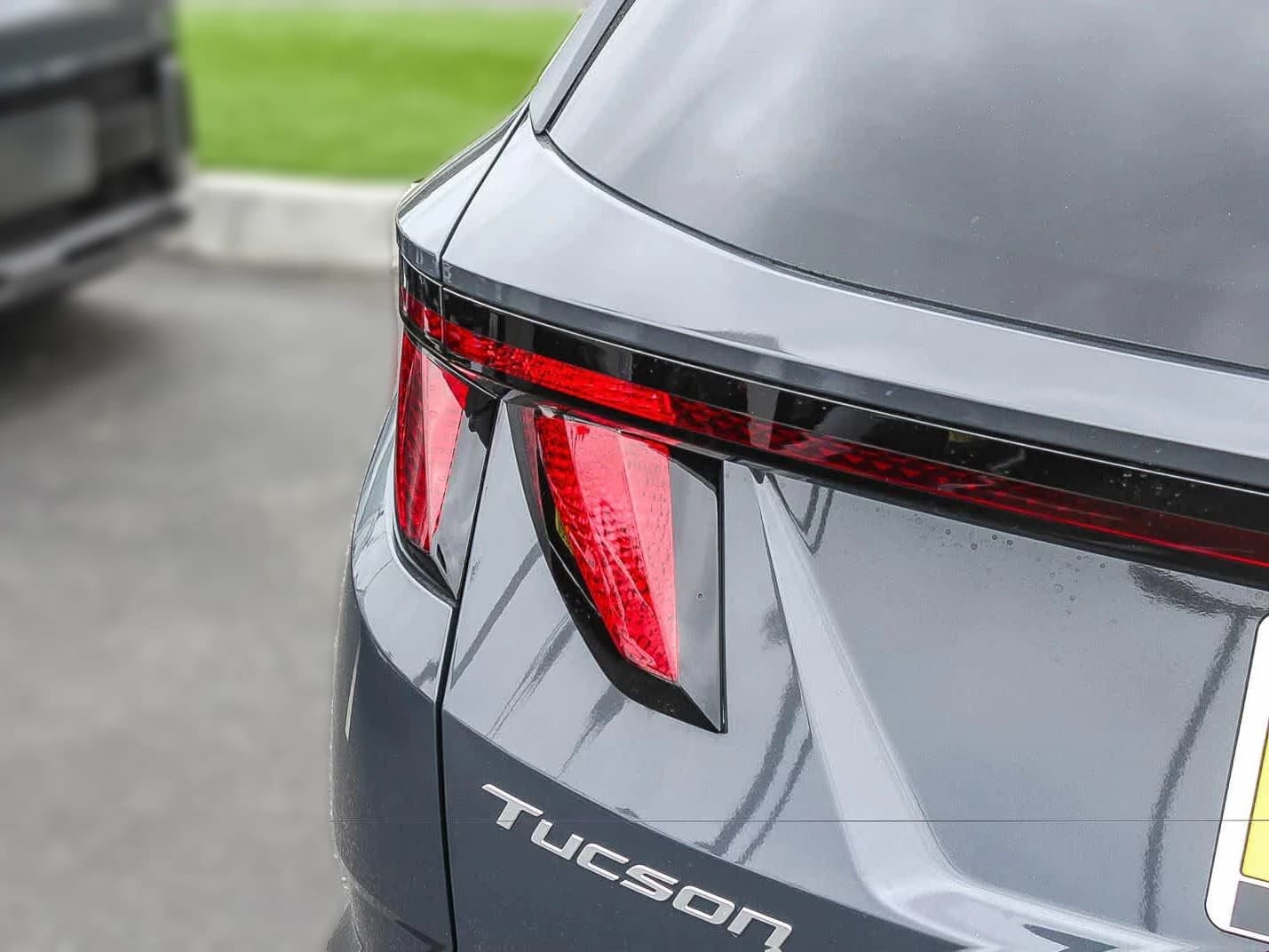 Hyundai Tucson SEL Plus FWD 2026 — side view