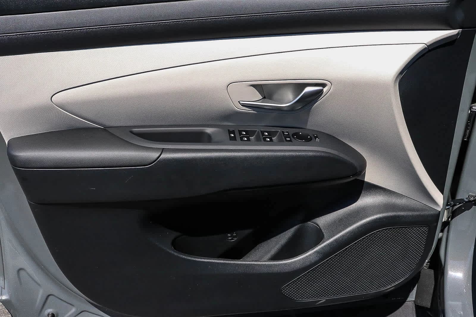 Hyundai Tucson SEL Plus FWD 2026 — side view