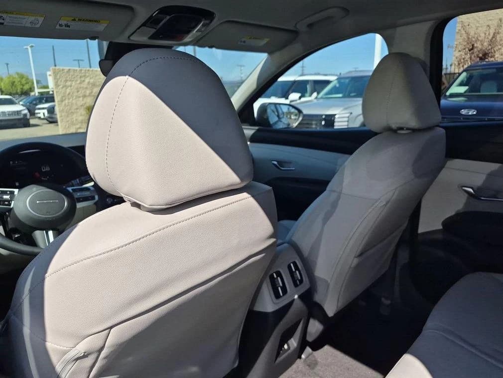 Hyundai Tucson SEL FWD 2026 — side view