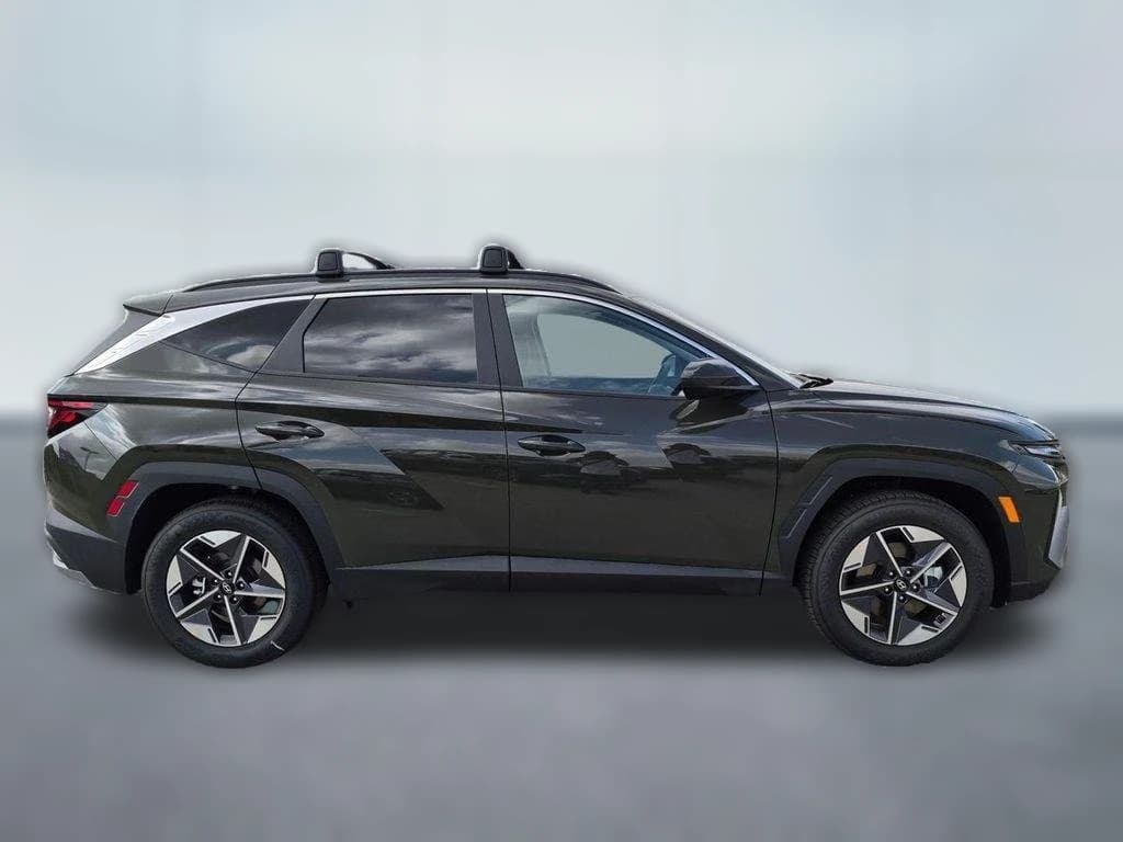 Hyundai Tucson SEL FWD 2026 — side view