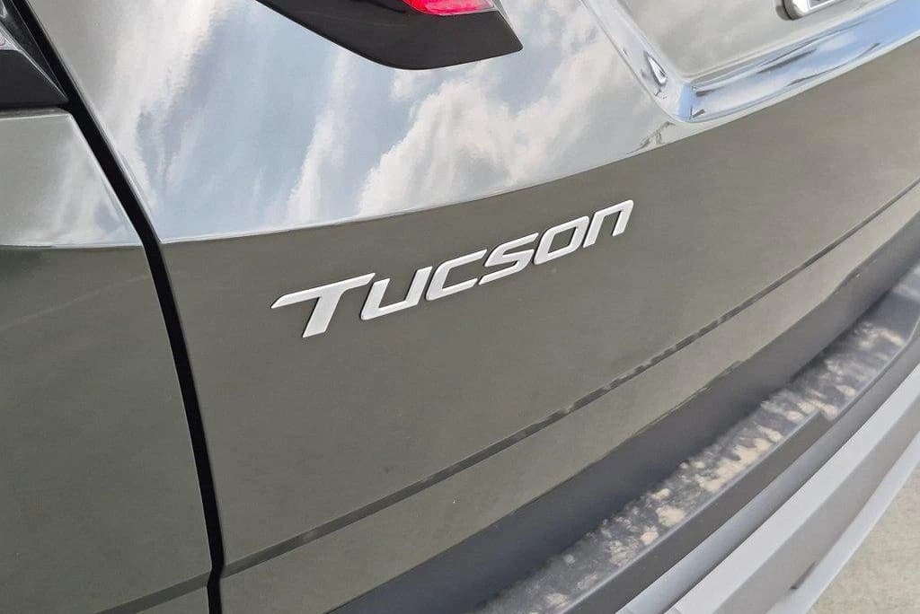 Hyundai Tucson SEL FWD 2026 — side view
