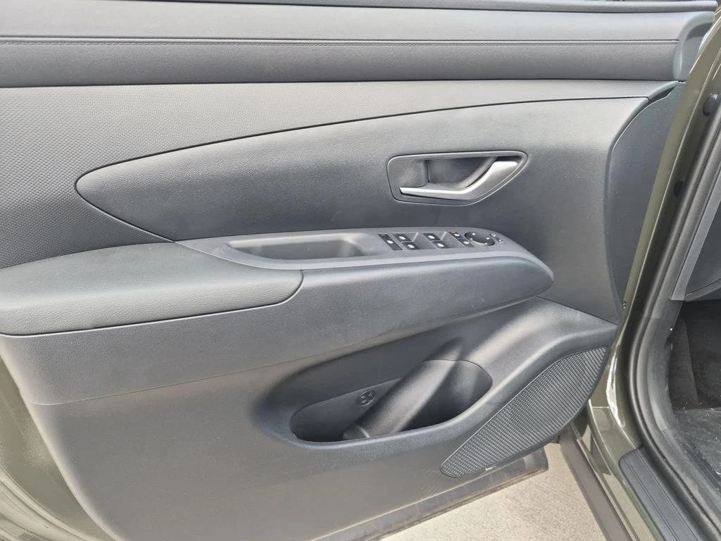 Hyundai Tucson SEL FWD 2026 — side view