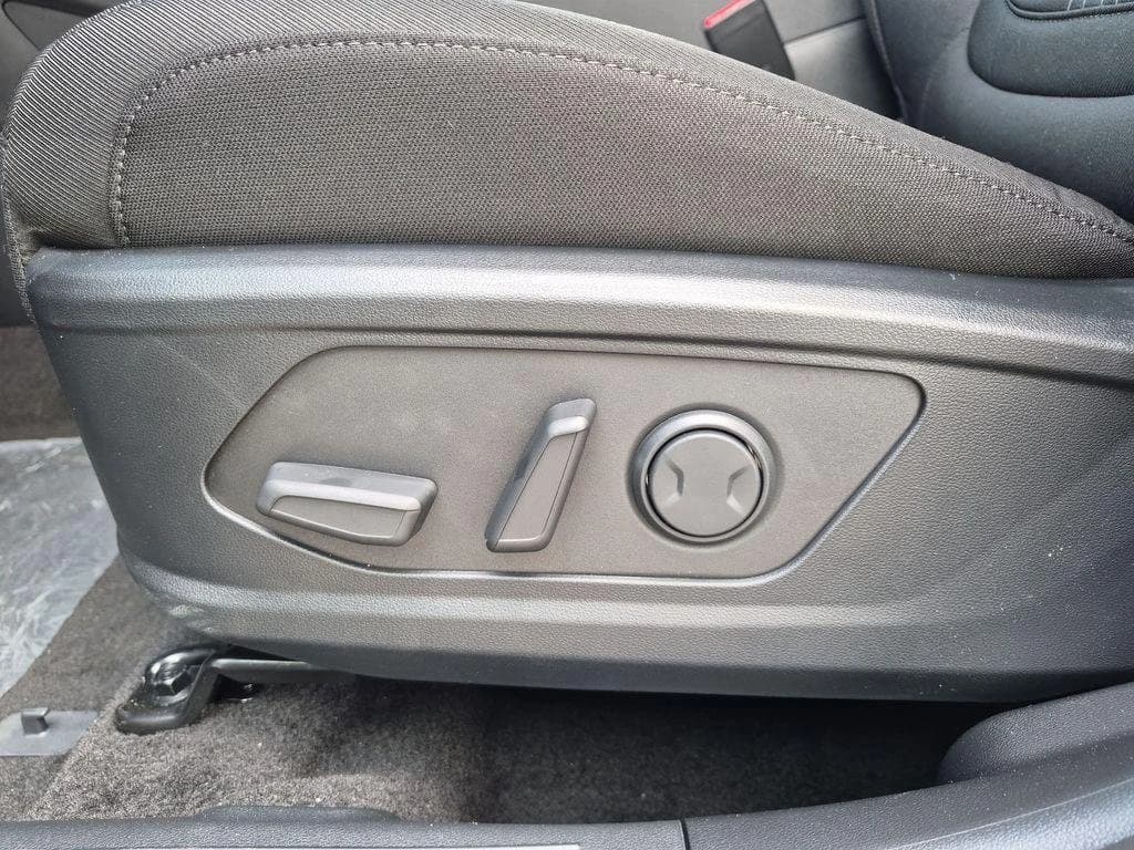 Hyundai Tucson SEL FWD 2026 — side view