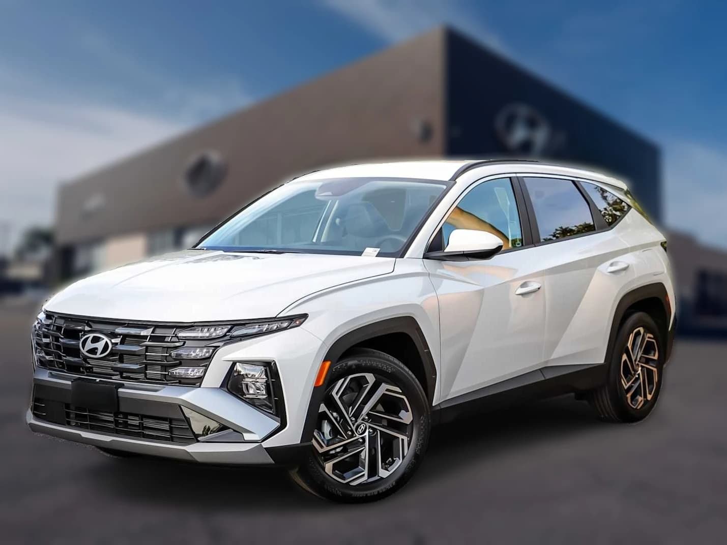 Hyundai Tucson SEL Plus FWD 2026 — side view