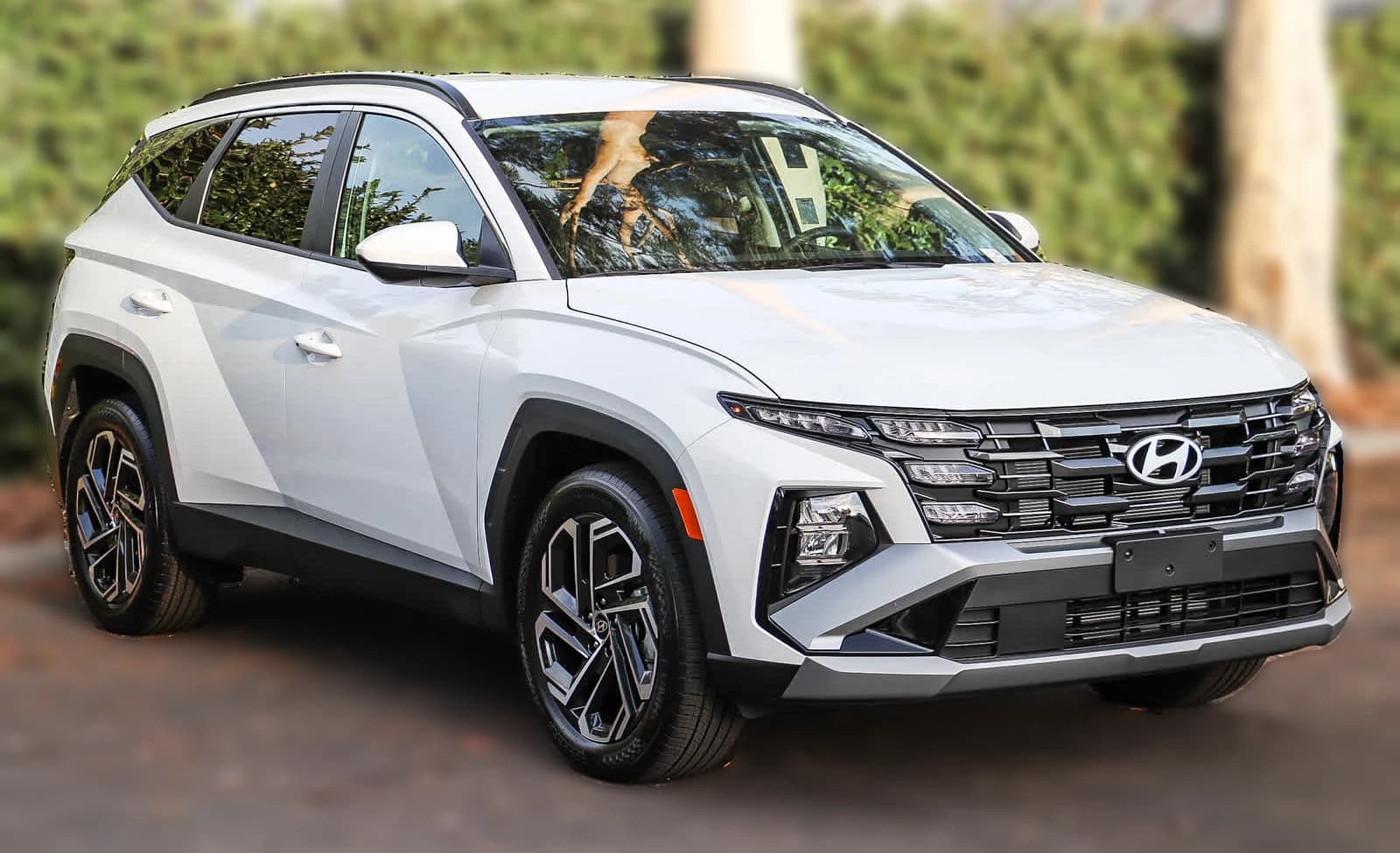 Hyundai Tucson SEL Plus FWD 2026 — side view
