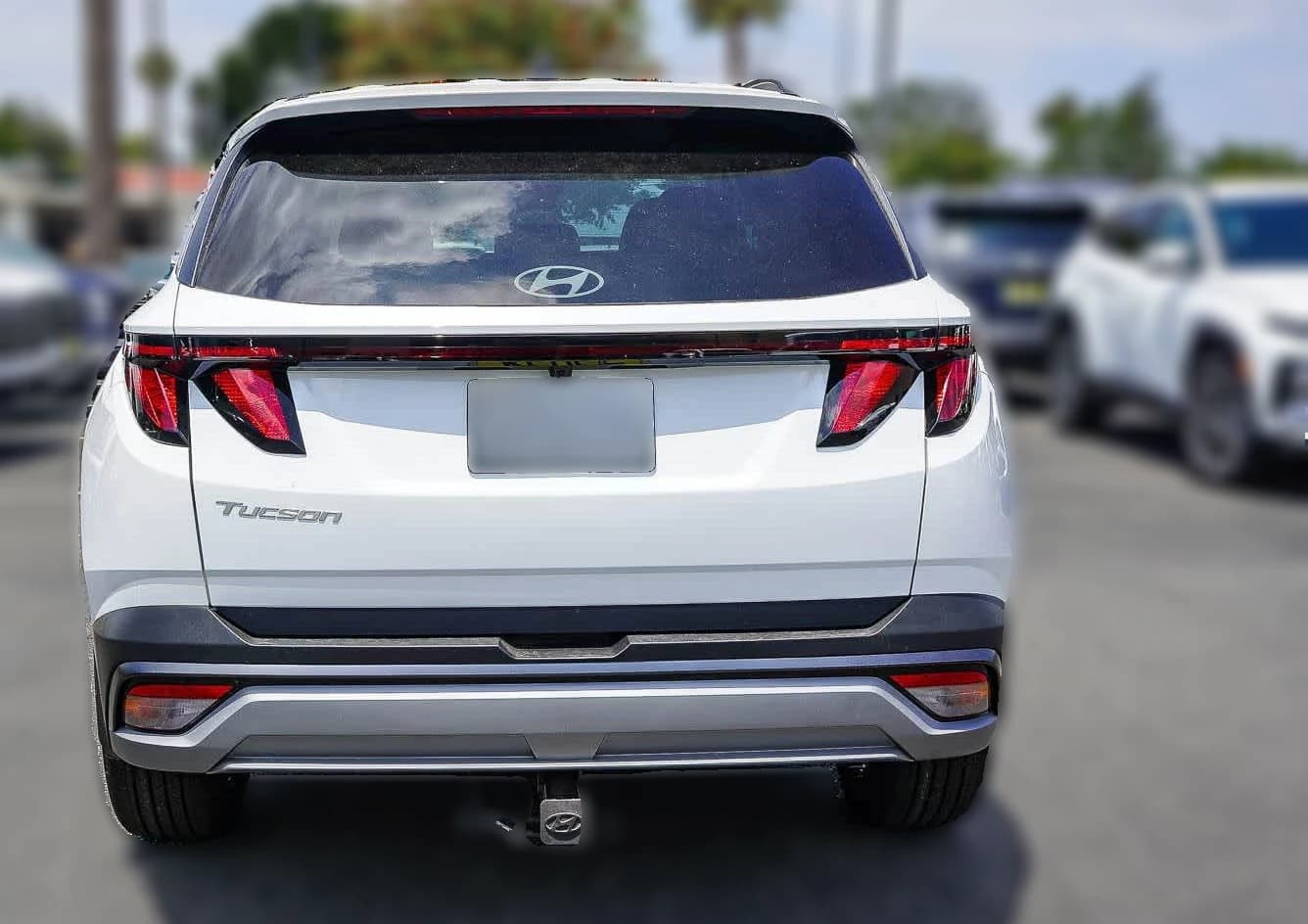 Hyundai Tucson SEL Plus FWD 2026 — side view