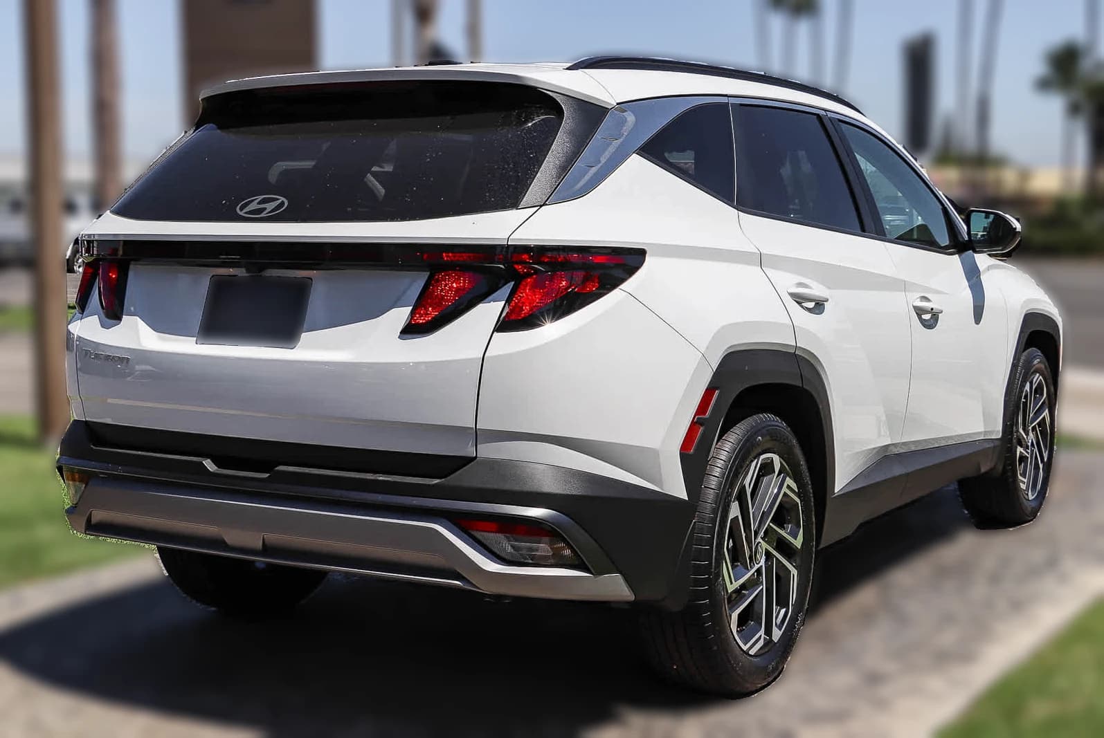Hyundai Tucson SEL Plus FWD 2026 — side view
