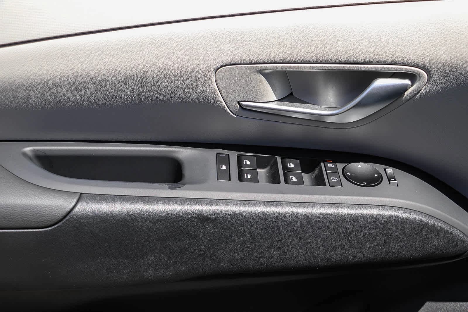 Hyundai Tucson SEL Plus FWD 2026 — side view