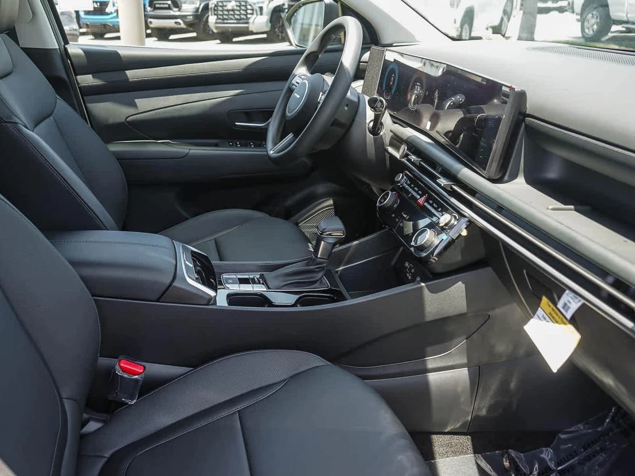 Hyundai Tucson SEL Plus FWD 2026 — side view