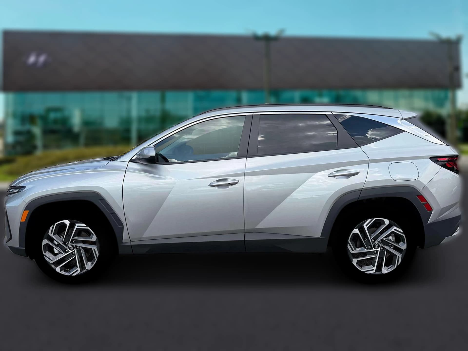 Hyundai Tucson SEL Plus FWD 2026 — side view