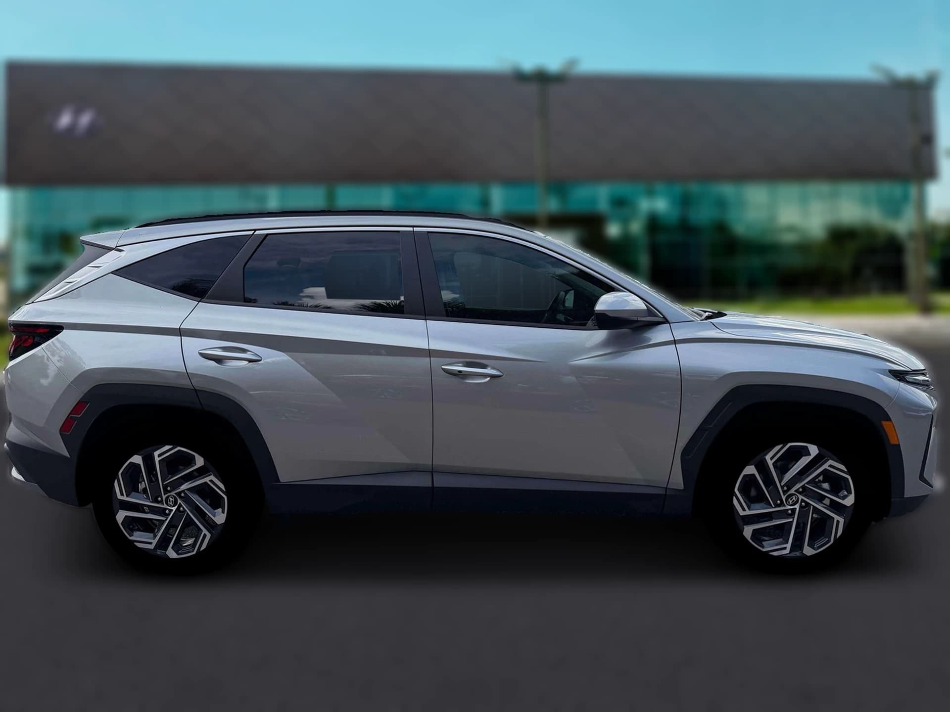 Hyundai Tucson SEL Plus FWD 2026 — side view