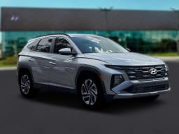 Hyundai Tucson SEL Plus FWD 2026 — side view