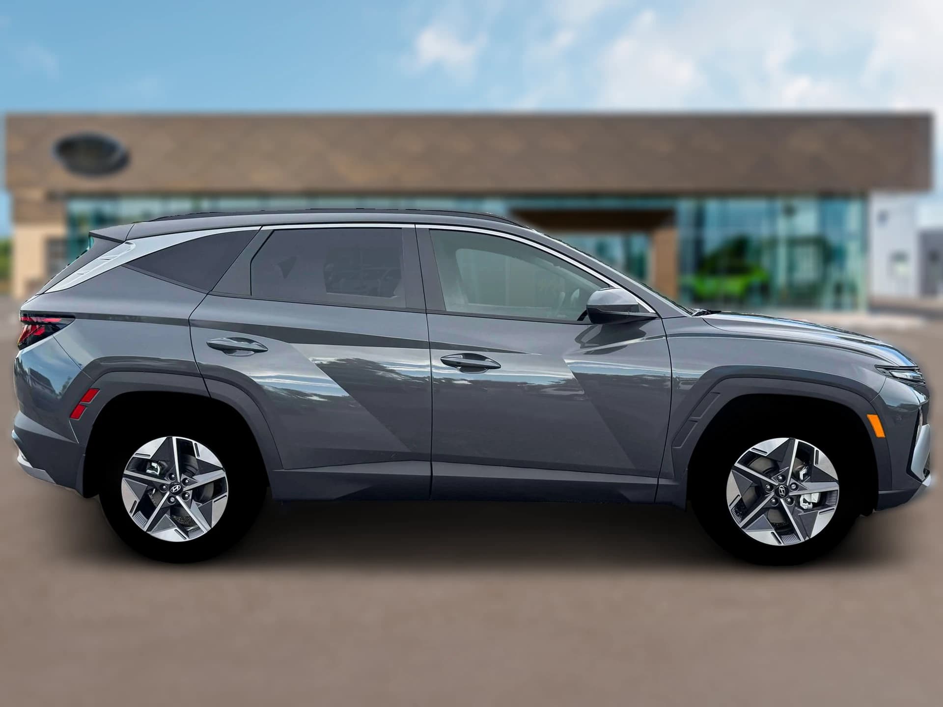 Hyundai Tucson SEL FWD 2026 — side view