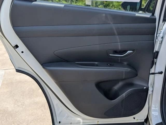 Hyundai Tucson SEL FWD 2026 — side view