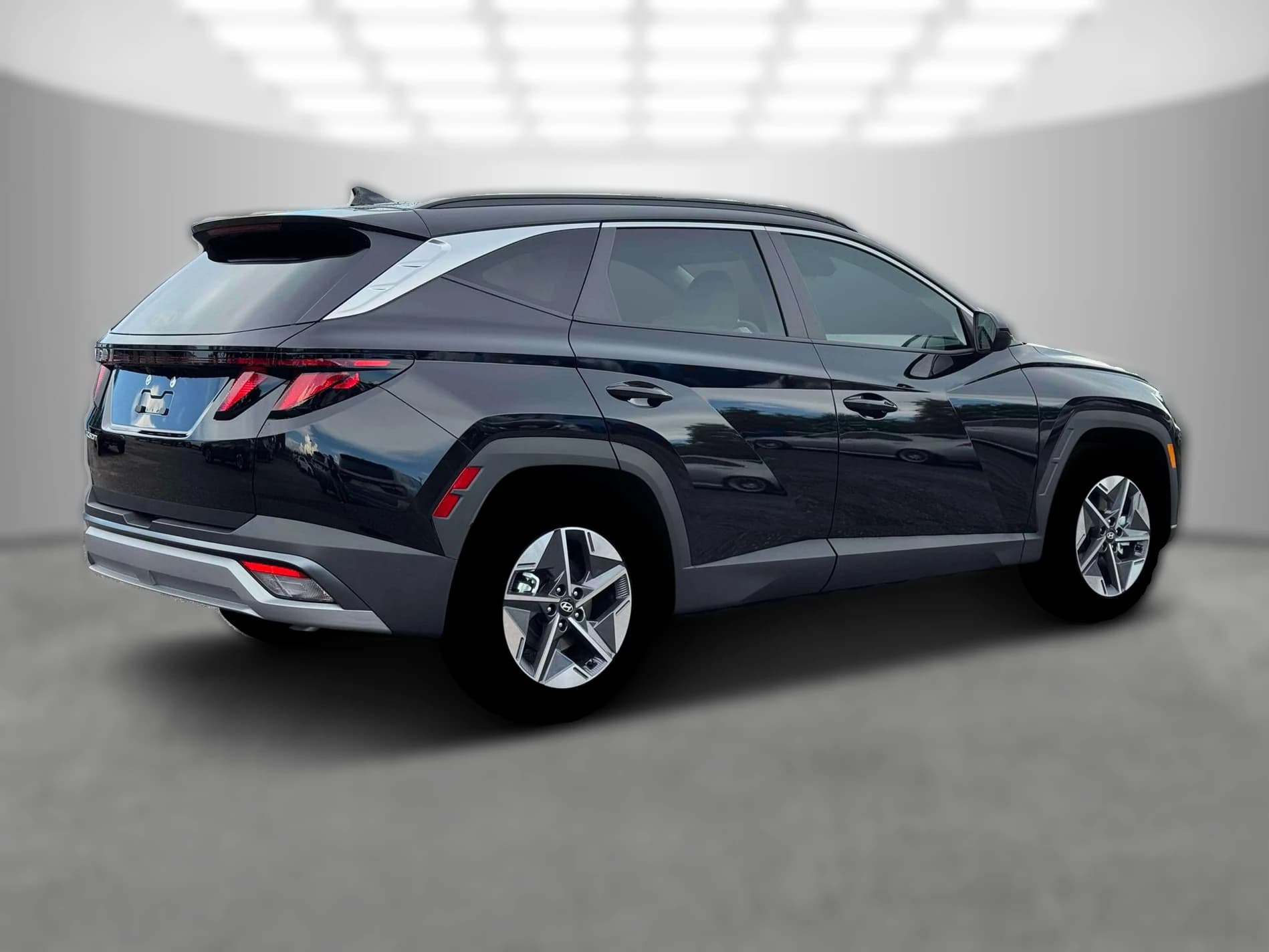 Hyundai Tucson SEL Plus FWD 2026 — side view