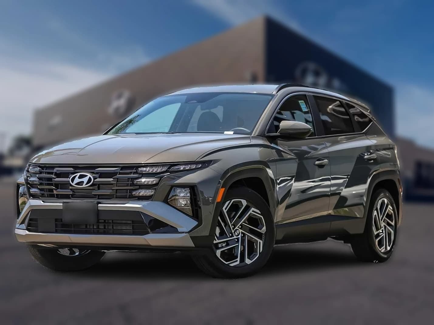 Hyundai Tucson SEL Plus FWD 2026 — side view