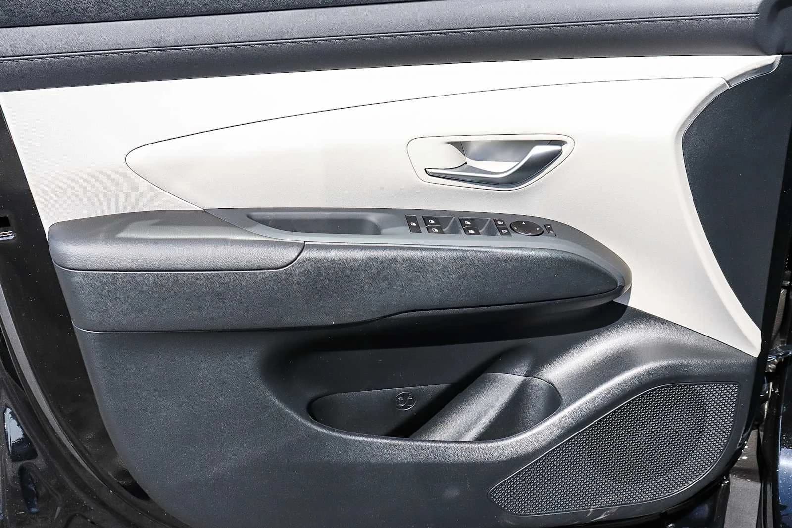 Hyundai Tucson SEL FWD 2026 — side view