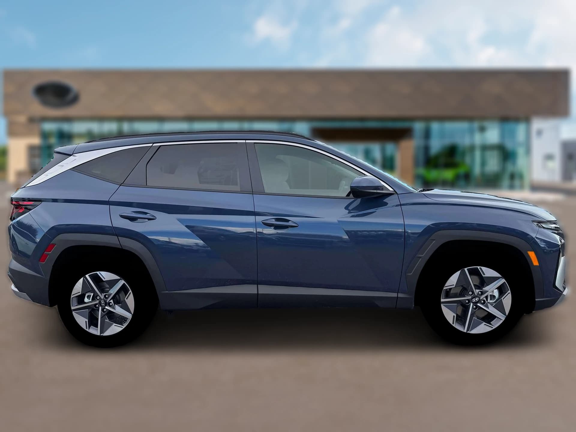 Hyundai Tucson SEL FWD 2026 — side view