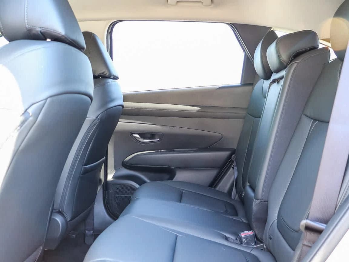 Hyundai Tucson SEL Plus FWD 2026 — side view
