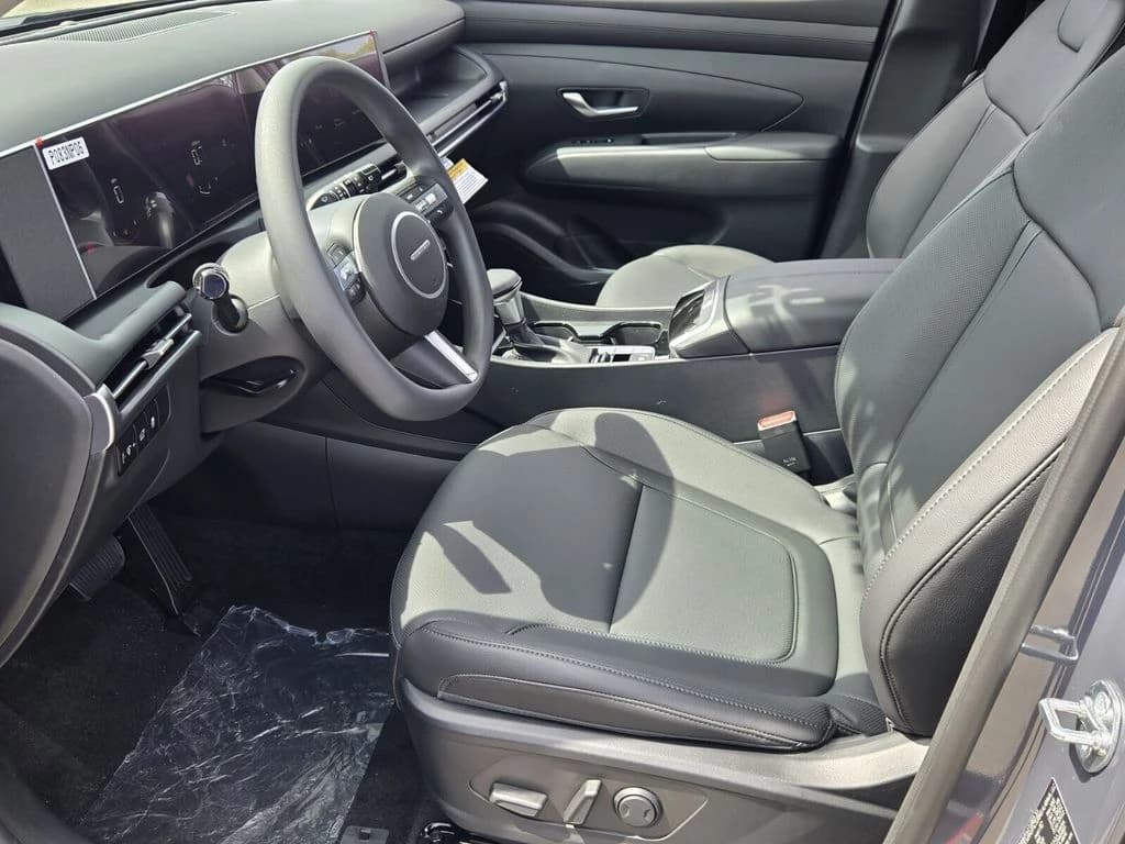 Hyundai Tucson SEL Plus FWD 2026 — side view