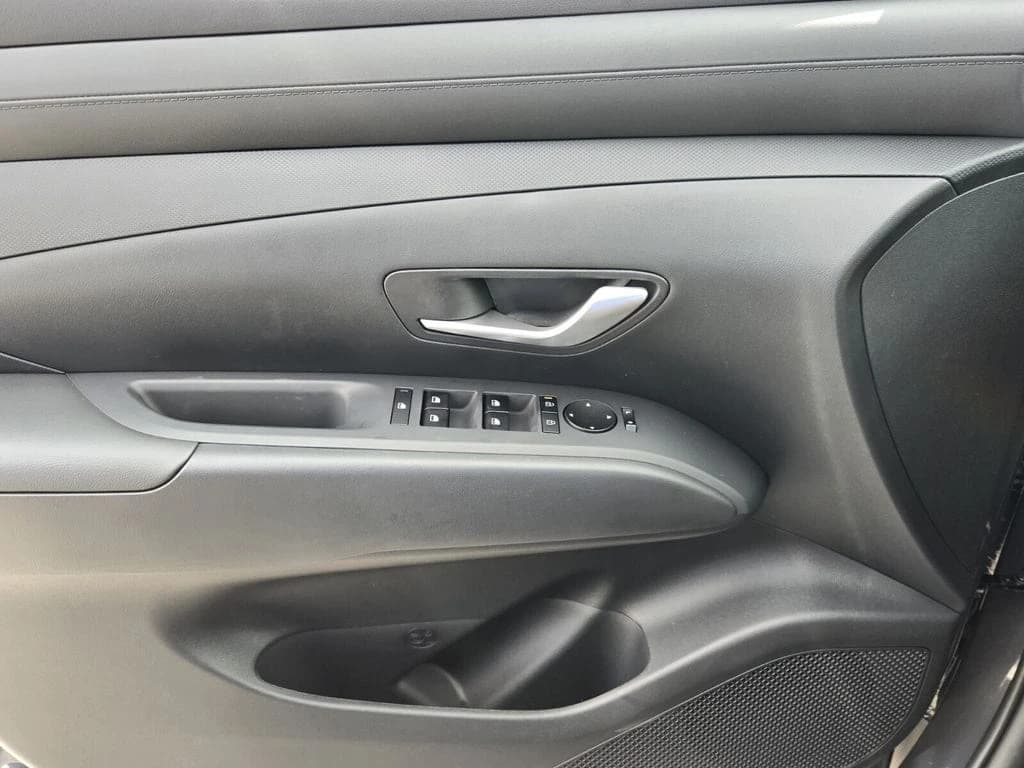Hyundai Tucson SEL Plus FWD 2026 — side view