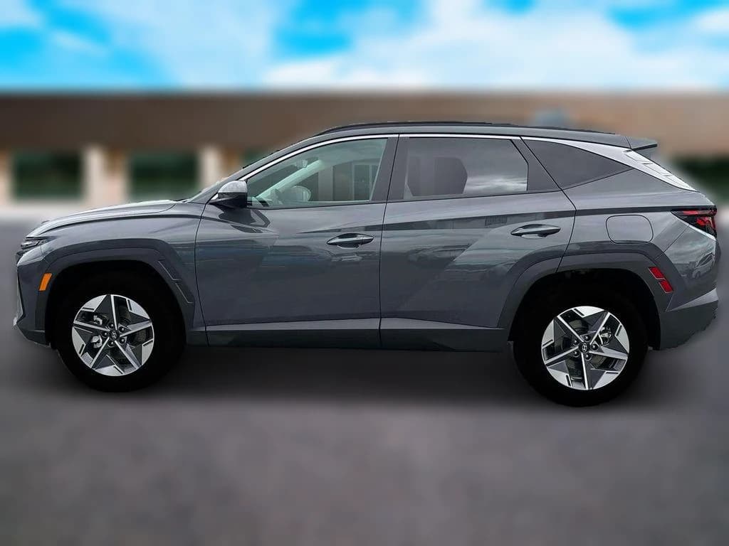 Hyundai Tucson SEL AWD 2026 — side view