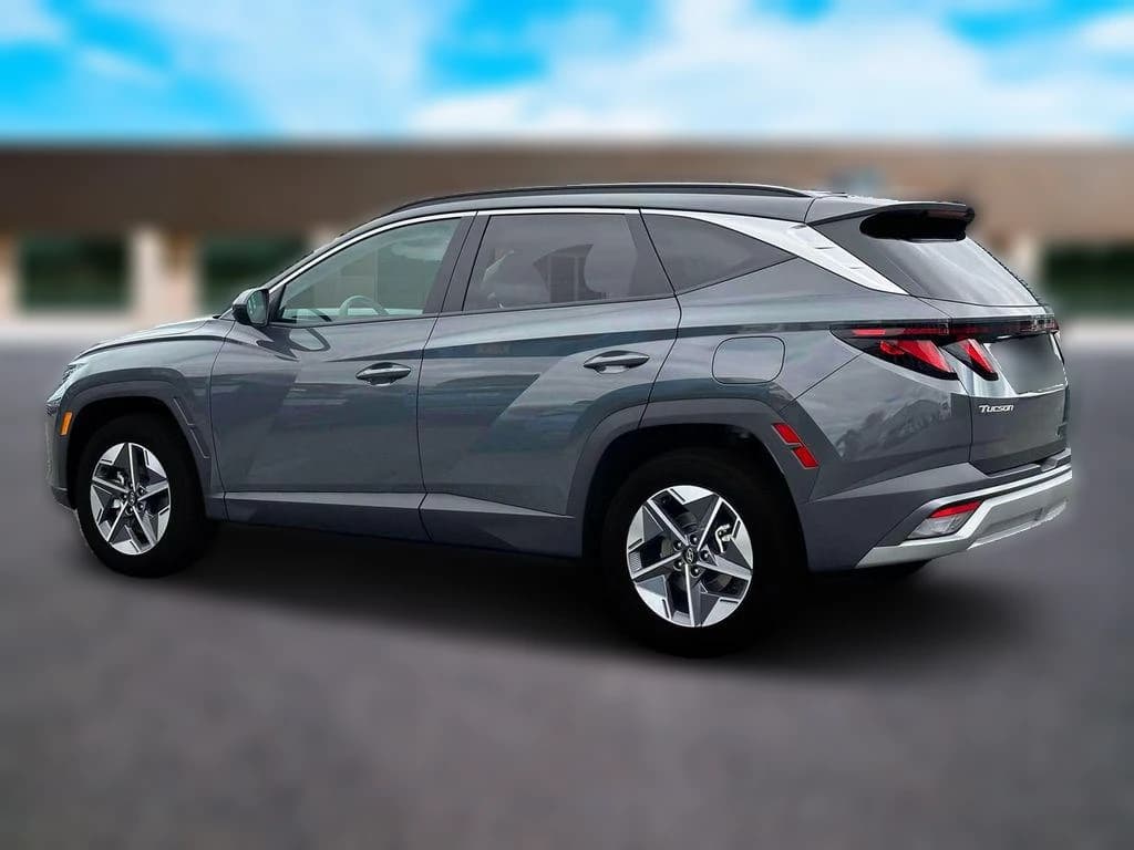 Hyundai Tucson SEL AWD 2026 — side view