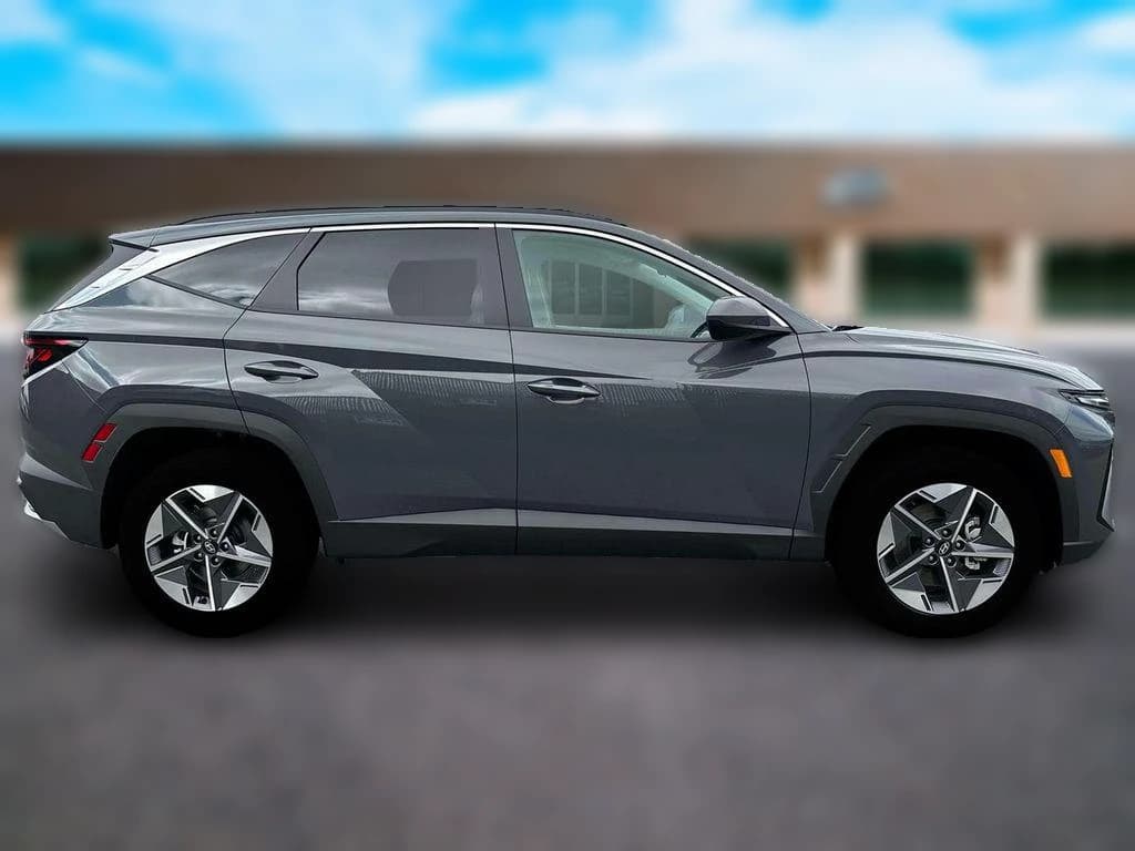 Hyundai Tucson SEL AWD 2026 — side view