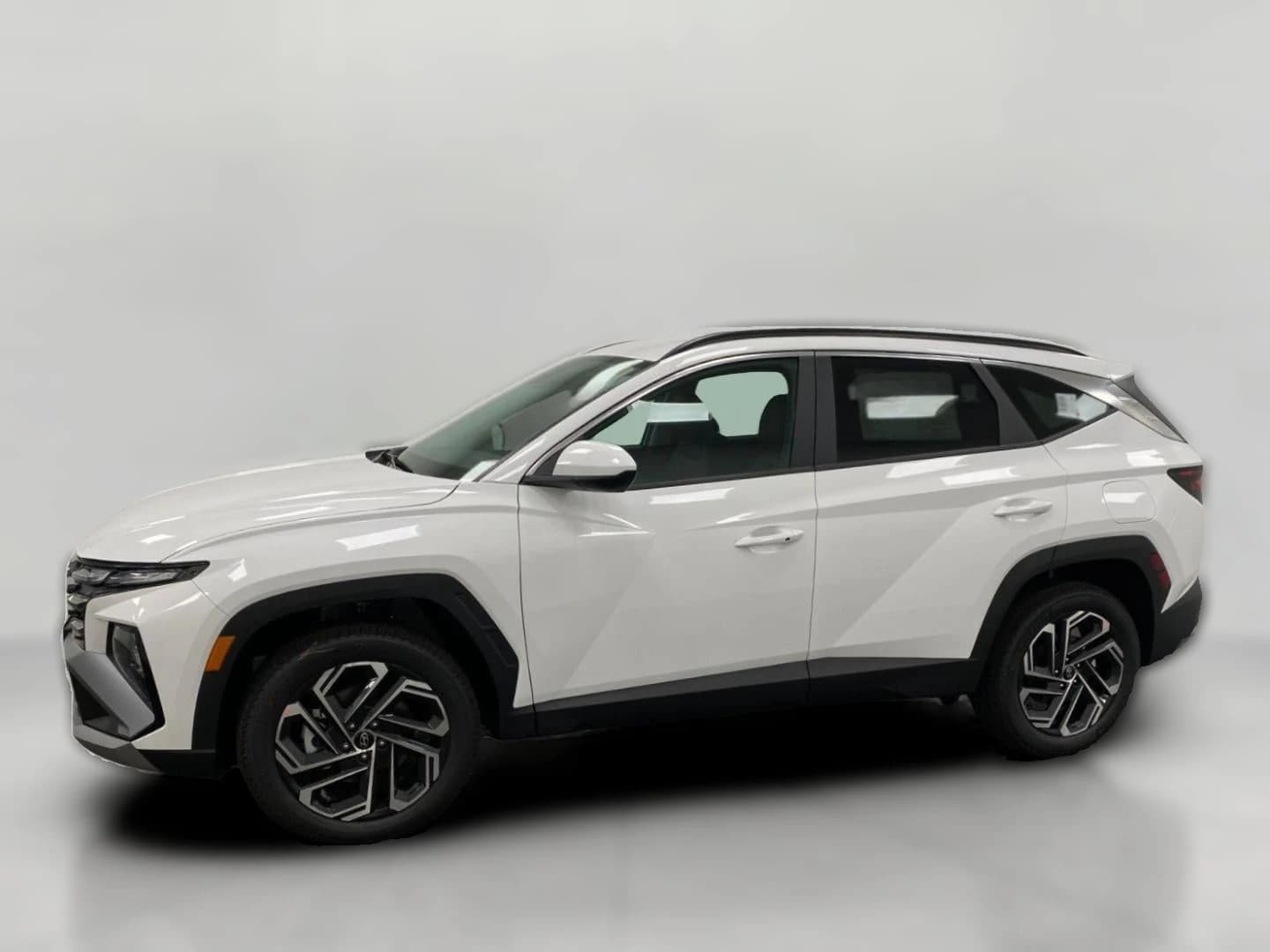 Hyundai Tucson SEL Plus AWD 2026 — side view