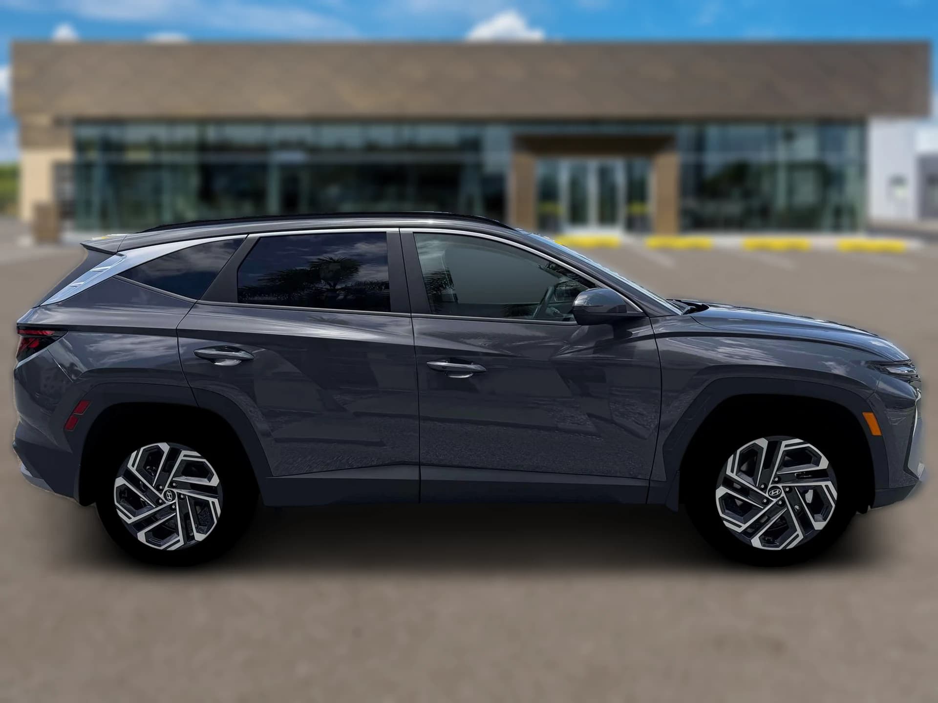 Hyundai Tucson SEL Plus AWD 2026 — side view