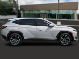 Hyundai Tucson SEL Plus AWD 2026 — side view