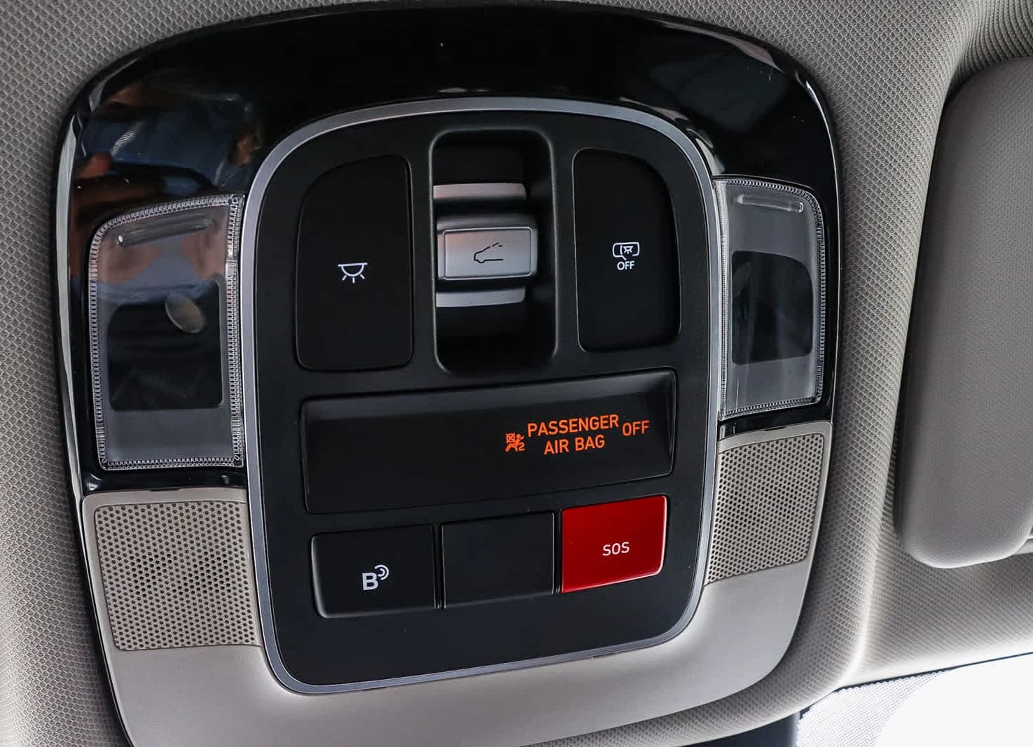 Hyundai Tucson SEL Premium FWD 2026 — side view