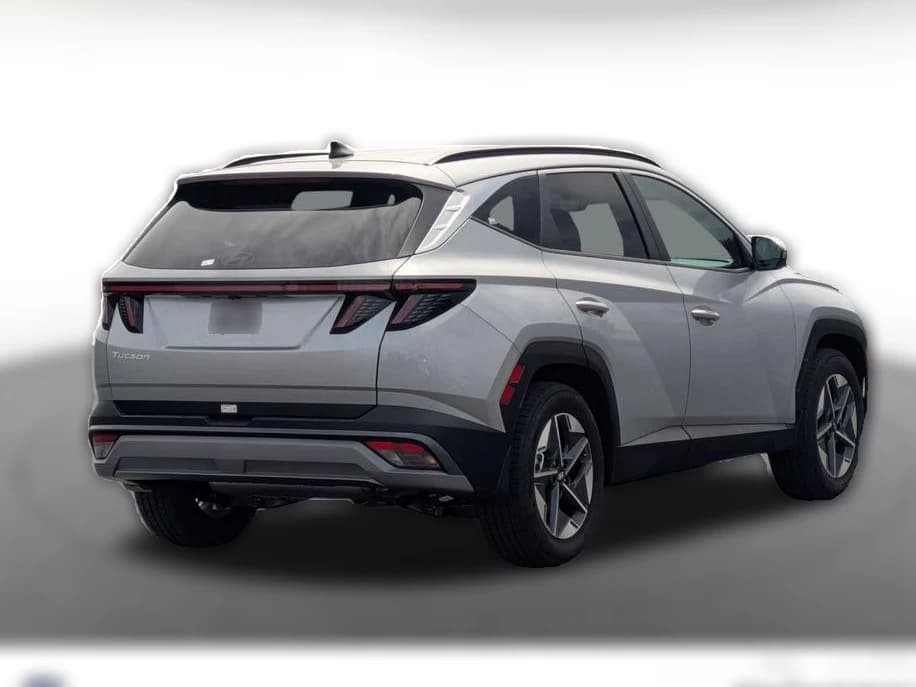 Hyundai Tucson SEL Premium FWD 2026 — side view