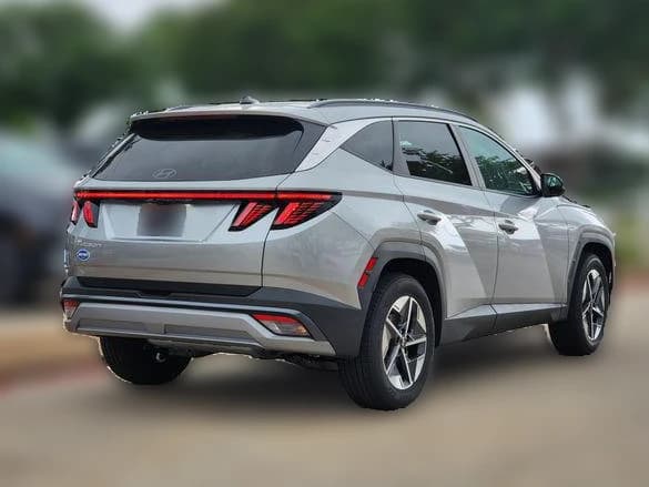 Hyundai Tucson SEL Premium FWD 2026 — side view
