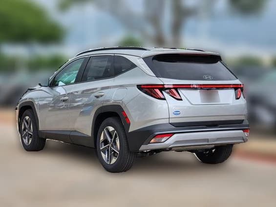 Hyundai Tucson SEL Premium FWD 2026 — side view
